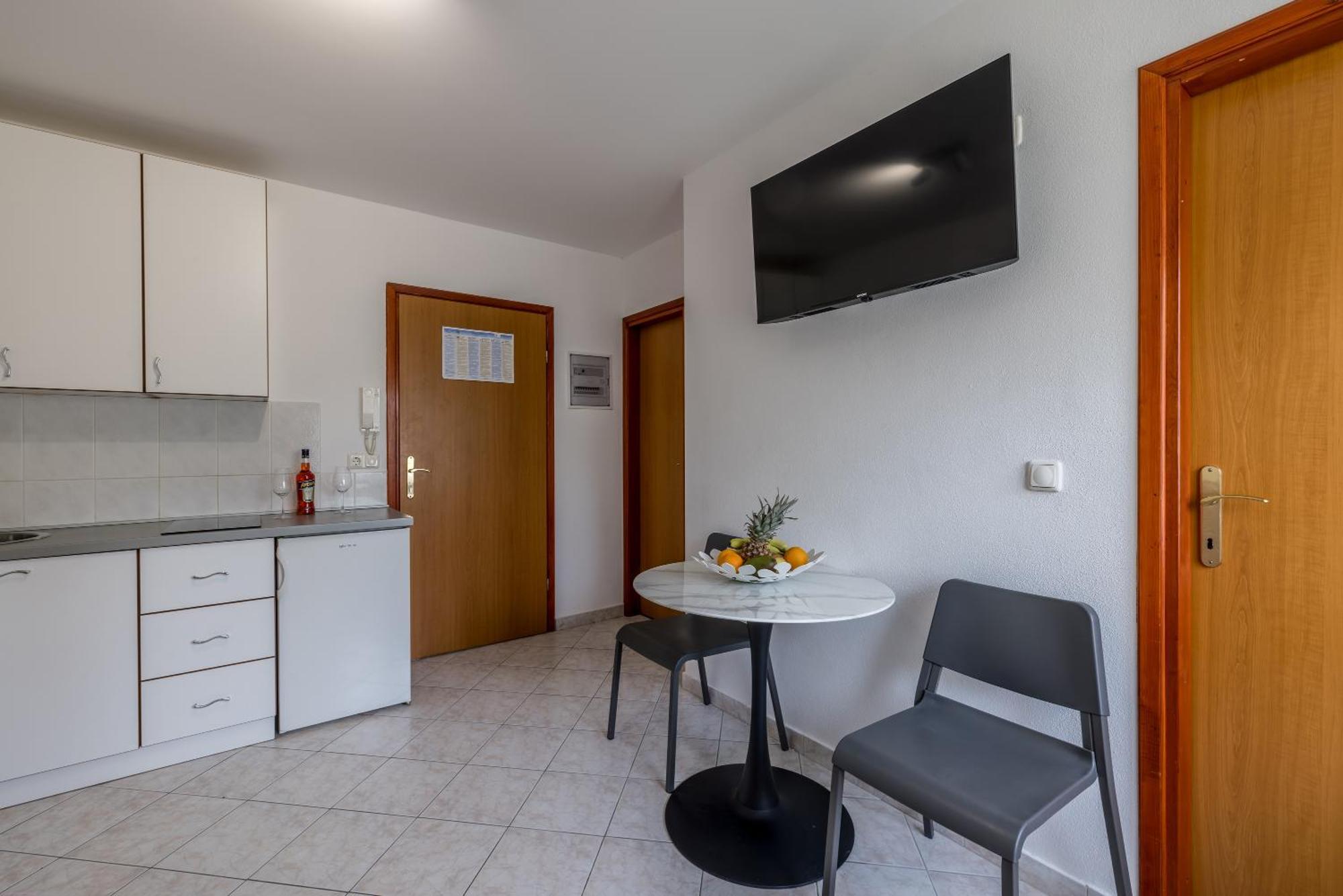 Mediterano Apartments Подстрана Экстерьер фото