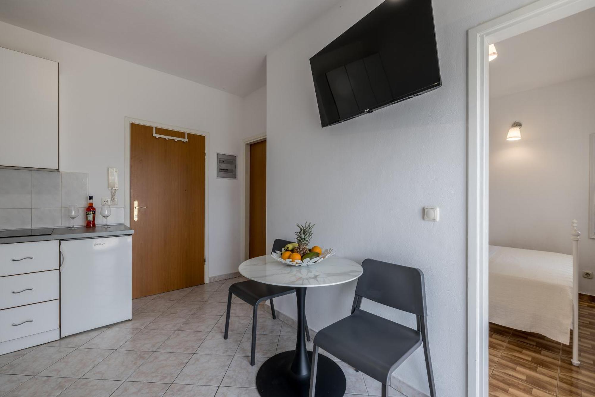 Mediterano Apartments Подстрана Экстерьер фото