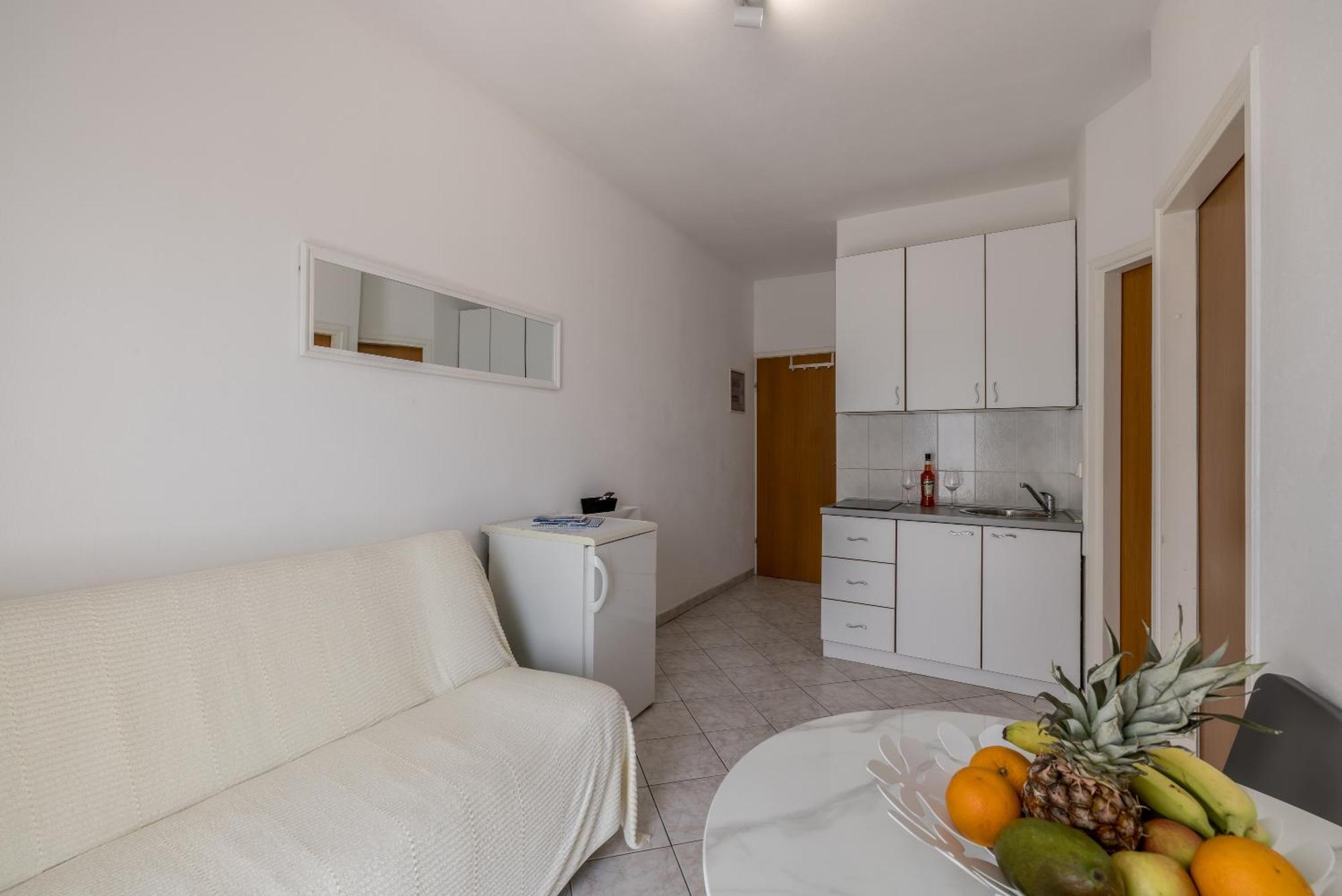 Mediterano Apartments Подстрана Экстерьер фото