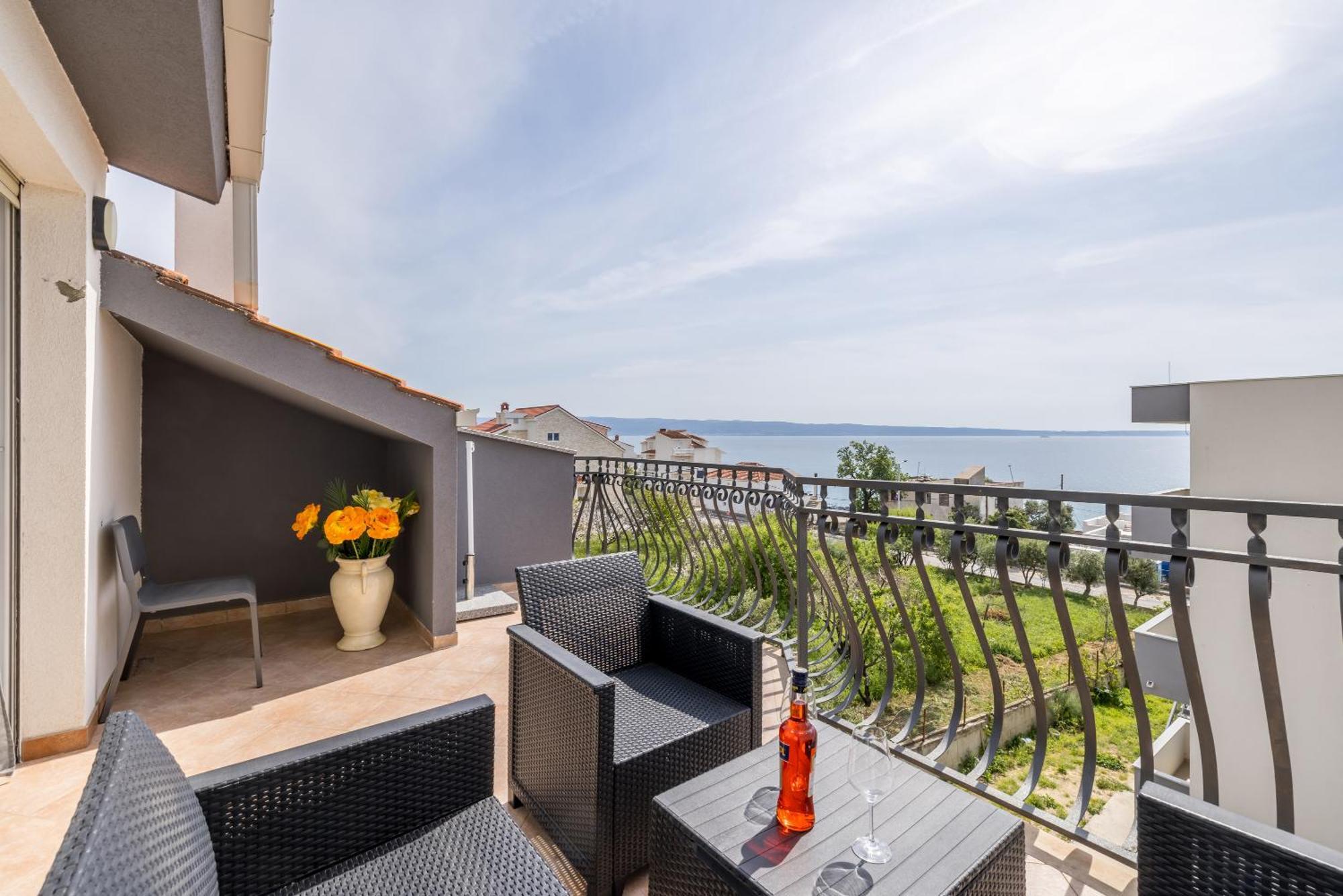 Mediterano Apartments Подстрана Экстерьер фото