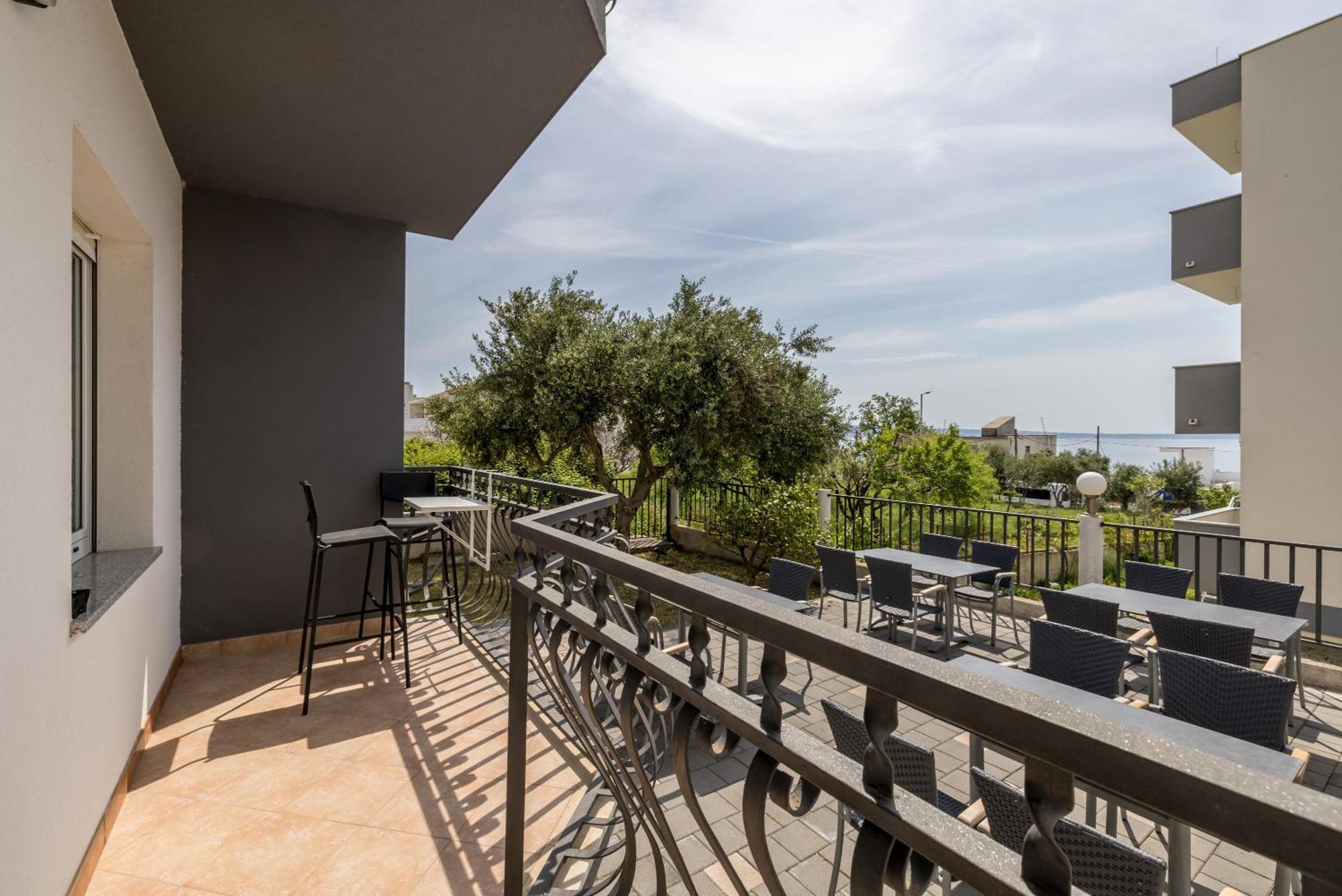 Mediterano Apartments Подстрана Экстерьер фото