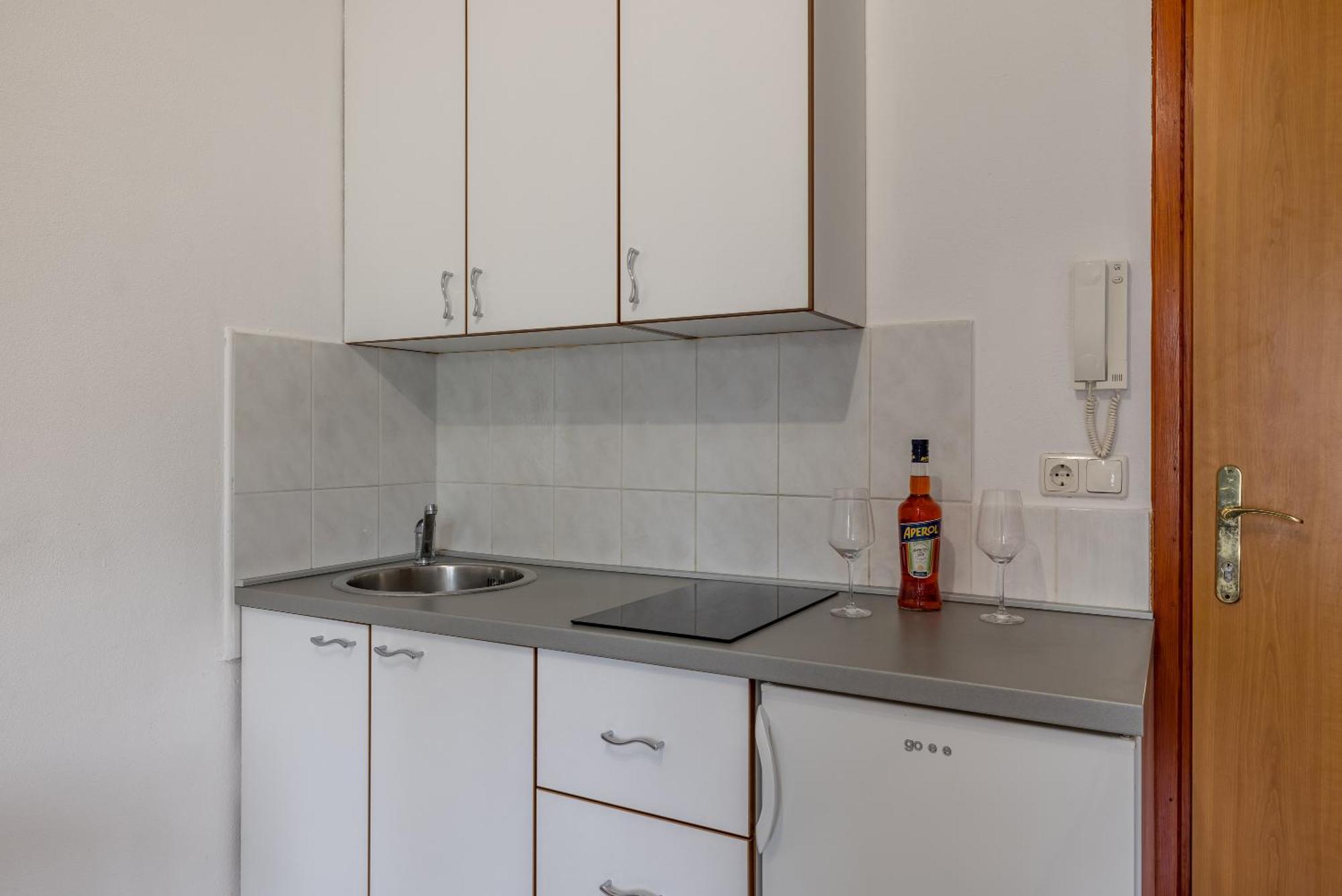 Mediterano Apartments Подстрана Экстерьер фото